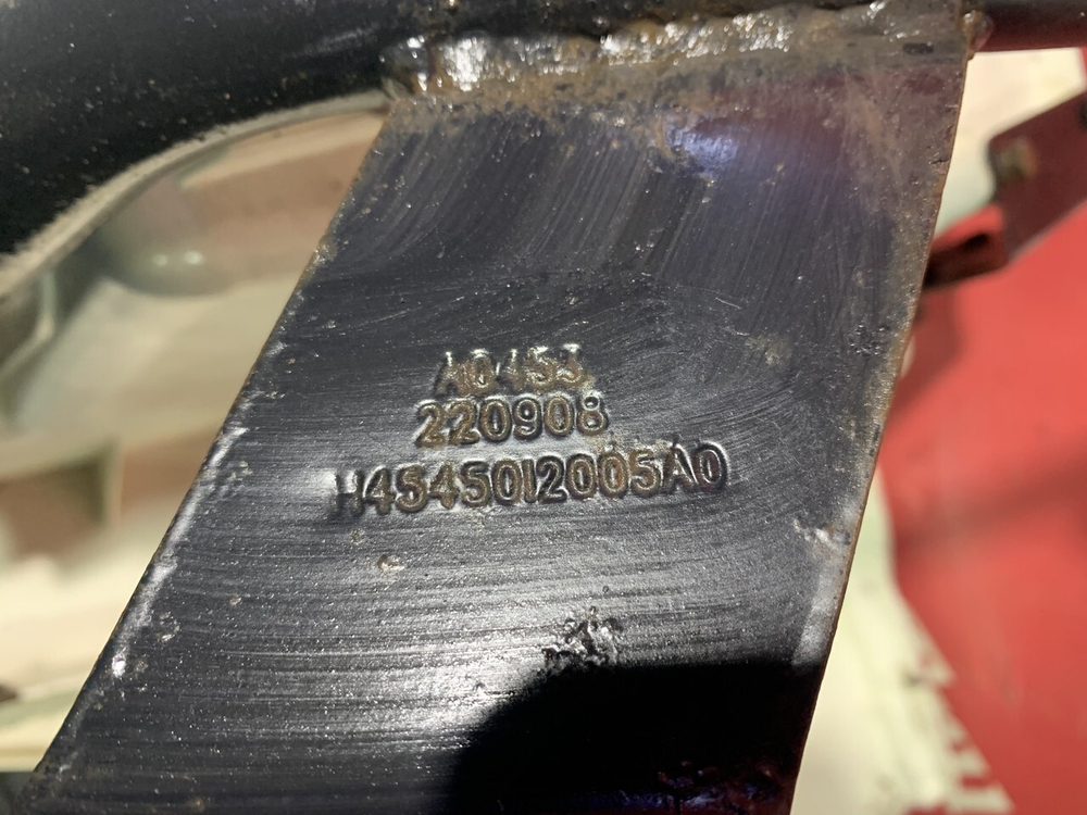 Корпус подножек правый 2023г.