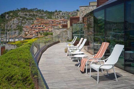 Лаунж-кресло пластиковое с подушкой Net Lounge