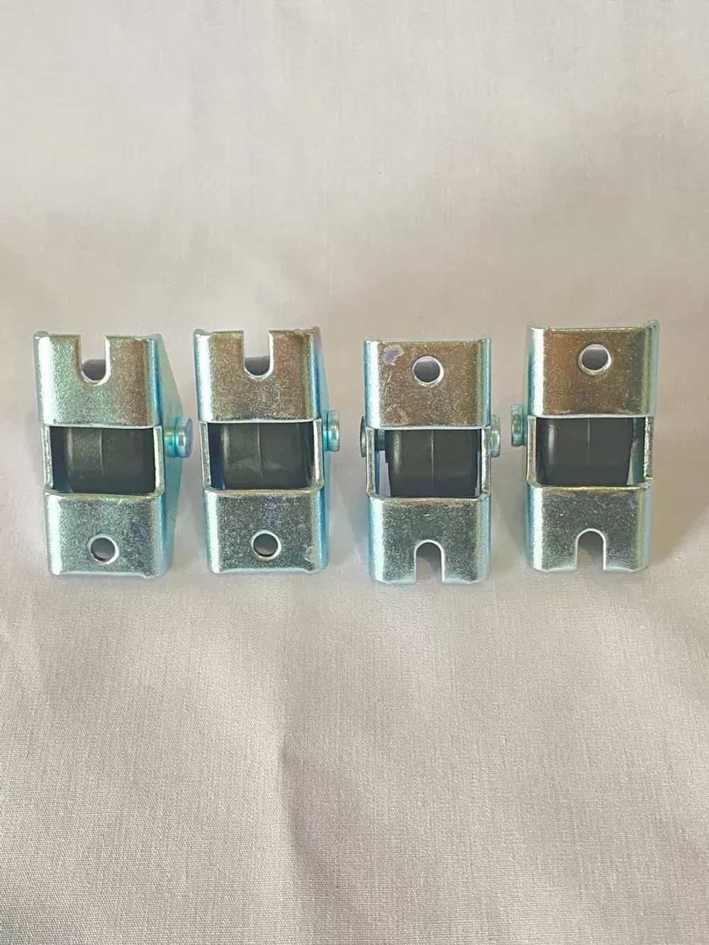 Мебельные колеса, выдвижные ролики диванов, шкафов, кроватей