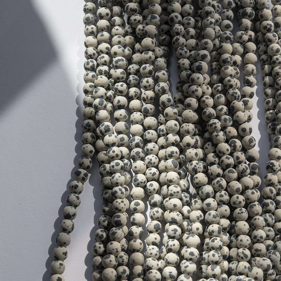 Аплит сатиновый натуральный (Яшма далматин), 6,7мм, шар