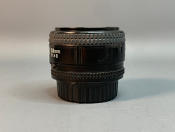 Nikon 50mm 1.4D AF Nikkor, внутри пыль, скол на резьбе