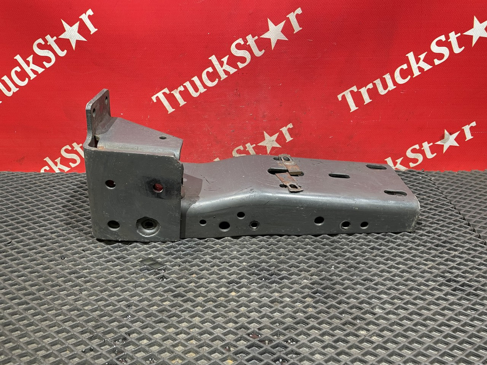 Кронштейн подножки левой