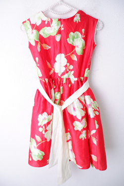 Платье Made in Kyrgyzstan с цветами на 8 лет, новое