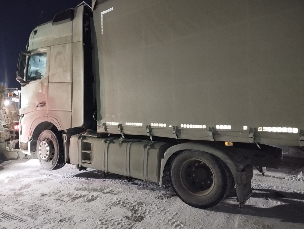 Shacman (Shaanxi) SX* 4x2 Седельный тягач SX4188YY381 (Дизельный, 12,5 л, 480 л.с., АТ)