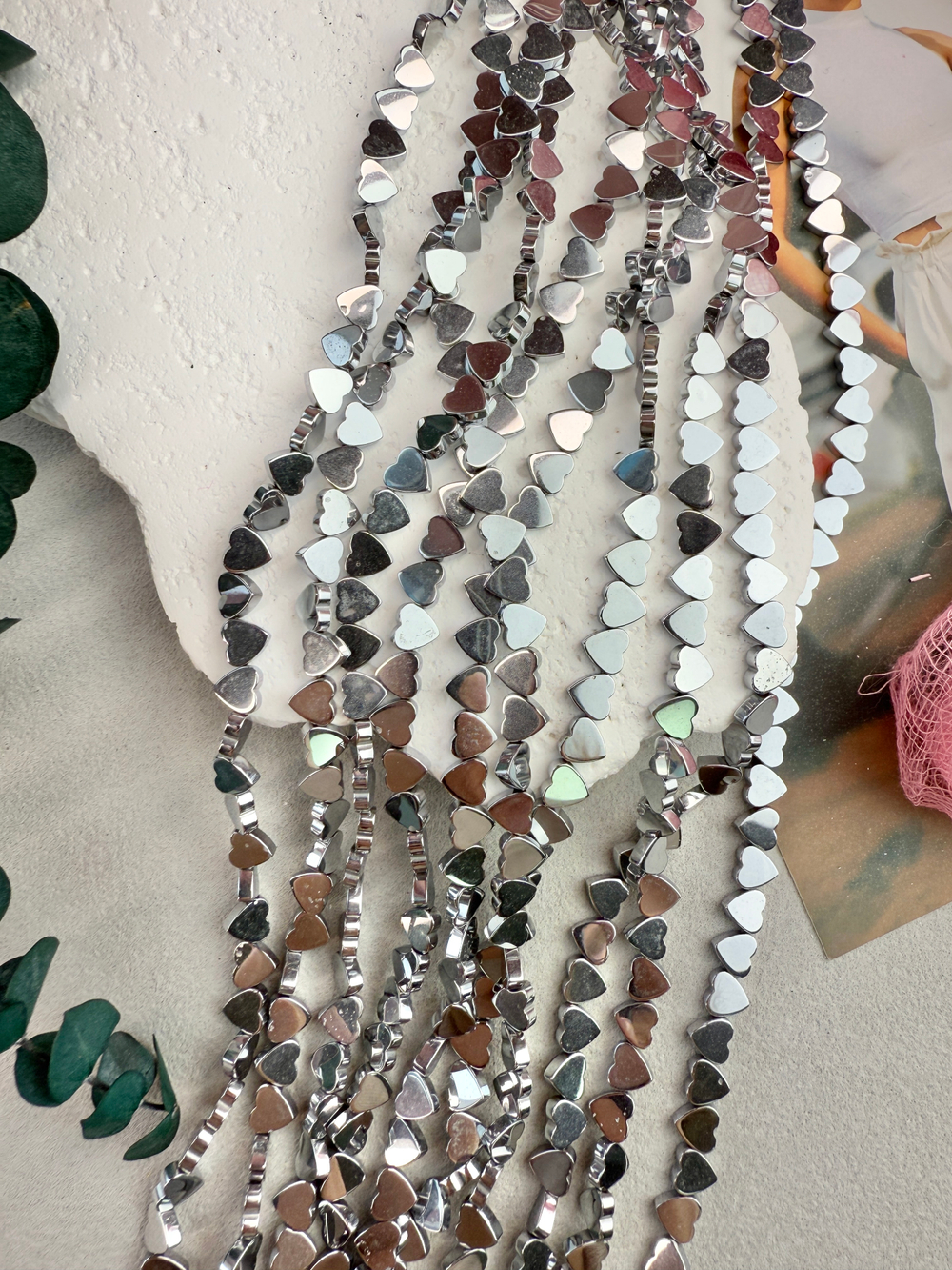 Гематит сердце, серебро, 6 мм, нить 40 см