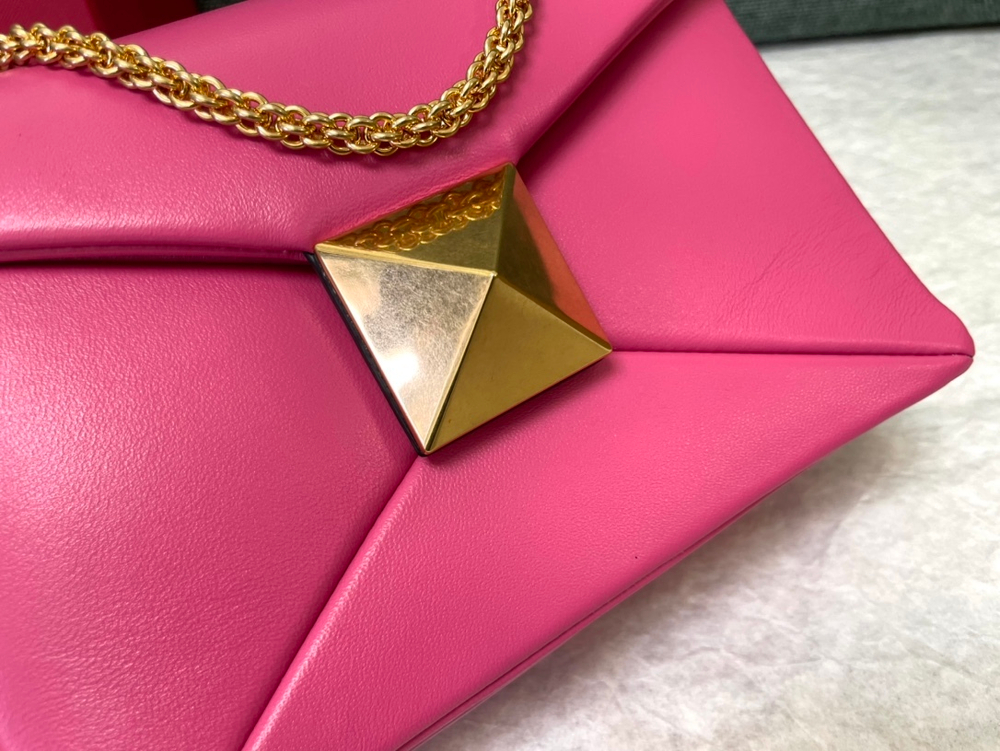 Valentino One Stud Bag with Chain 19 cm