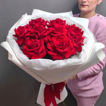 Букет из 9 французских красных роз сорта "Эксплорер" (Эквадор 60 см)