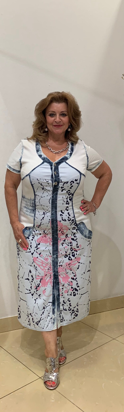 Летнее стрейчевое джинсовое платье с резинкой по талии