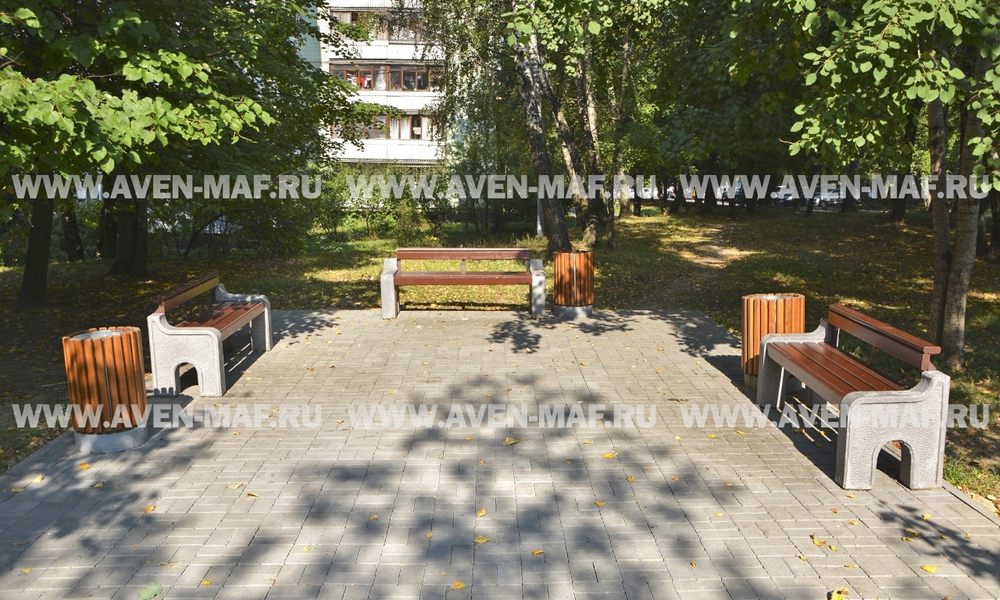 Скамейка на бетонном основании