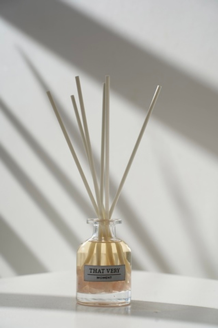 Аромадиффузор с натуральным камнем "Розовый кварц" и ароматом "Северная клюква"