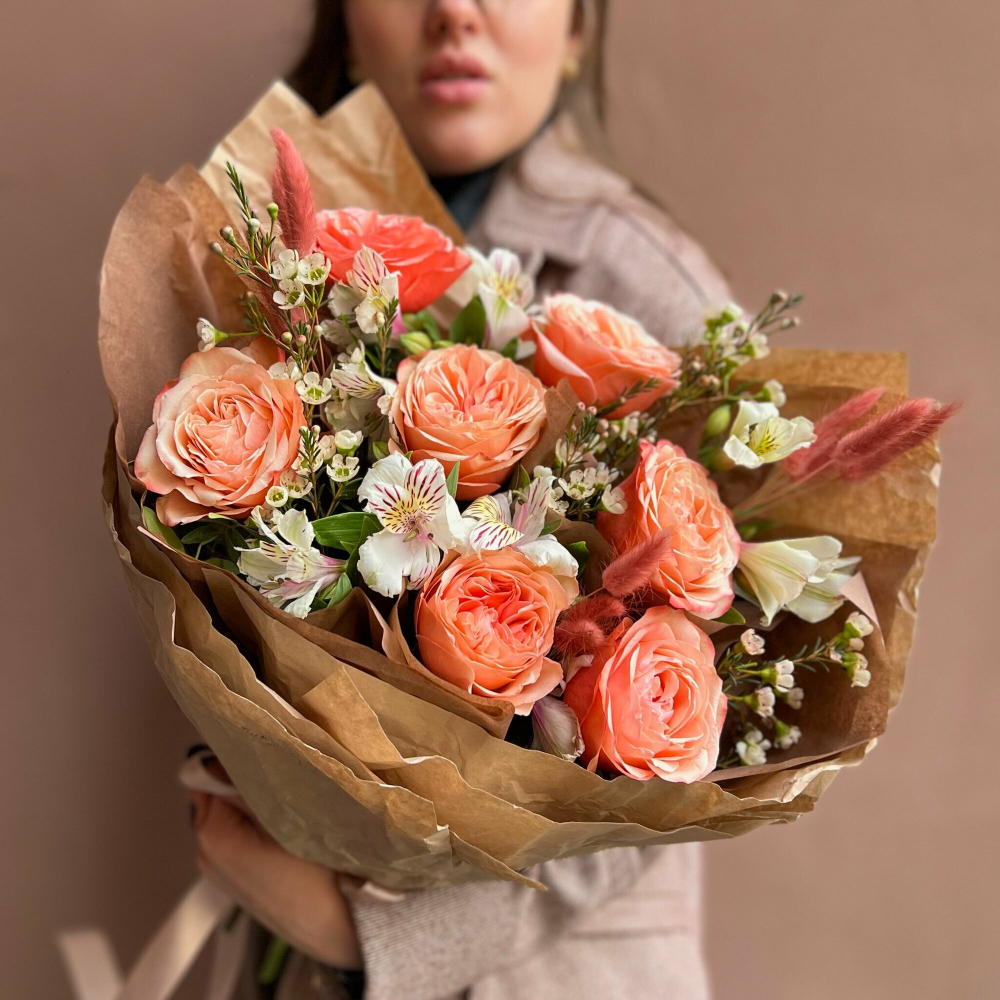 Букет цветов "Александра" (роза кахала, альстромерия, сухоцветы)