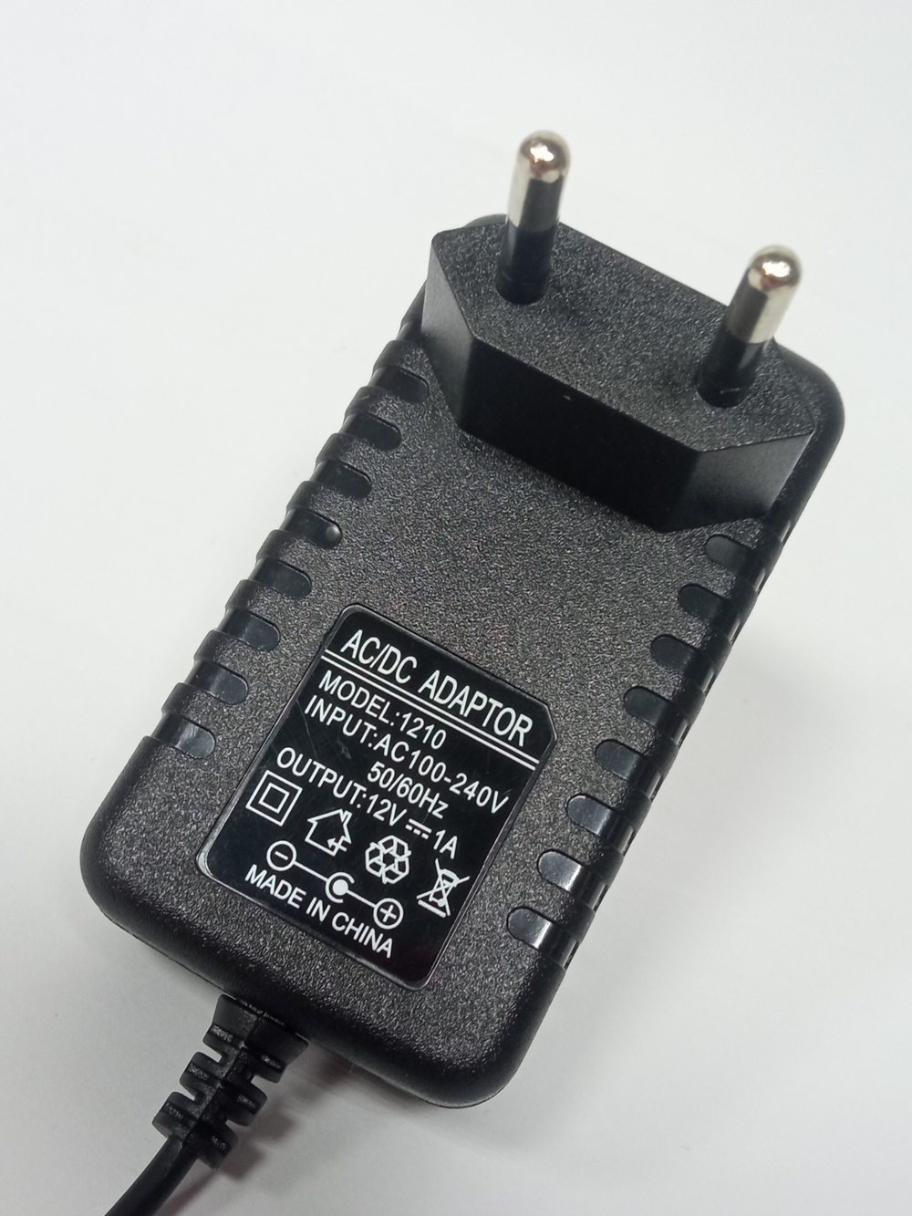 Адаптер питания DC 12V/1A штекер 5.5мм. универсальный 1210