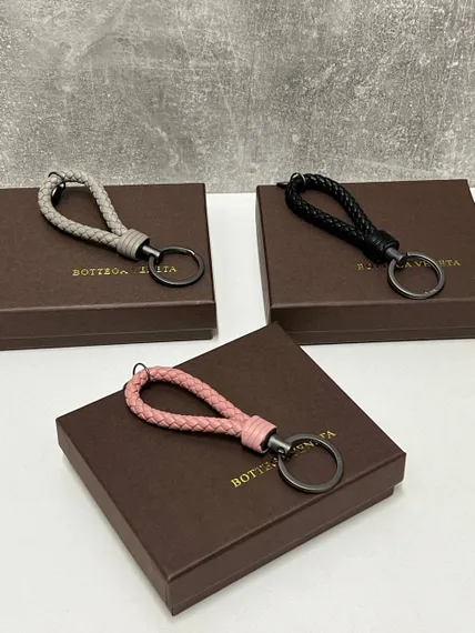 Брелок кожаный Bottega Venetta intrecciato, плетеный
