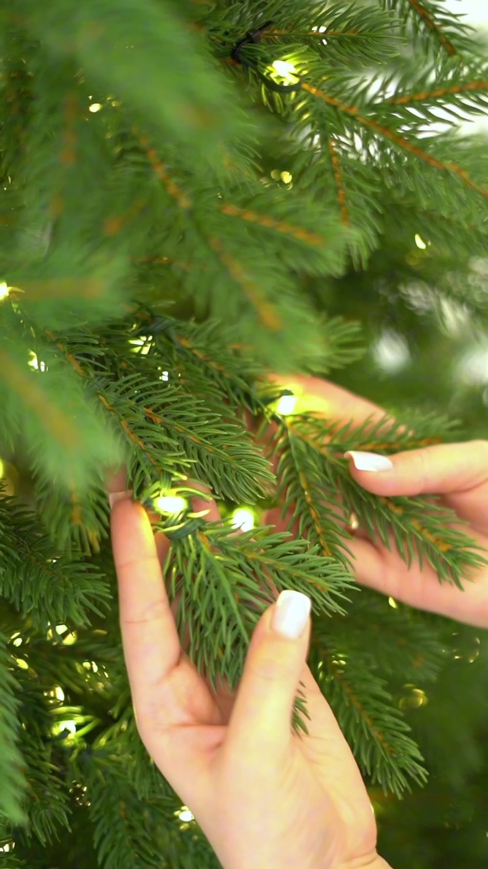 Елка с гирляндой «Русская» (Литая хвоя) 3 м