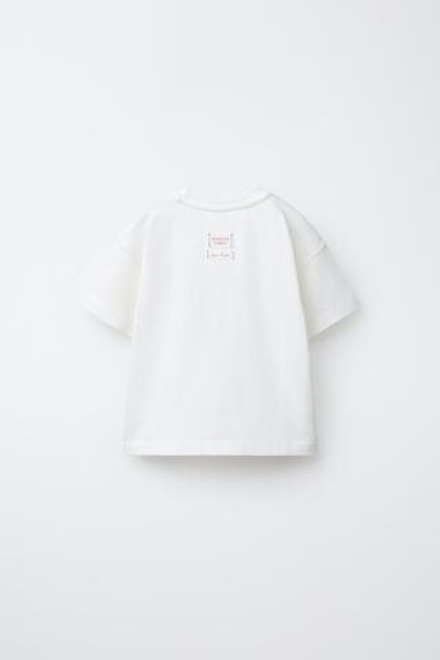 ZARA ФУТБОЛКА С ВЫШИТОЙ НАДПИСЬЮ, ЭКРЮ