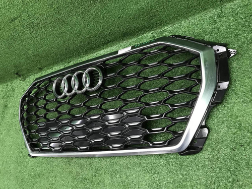Решетка радиатора Audi Q3 2 (2018-н.в.) S-line