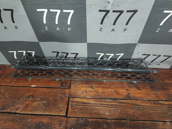 Решетка переднего бампера LADA Vesta 15-нв Б/У Оригинал 8450006674