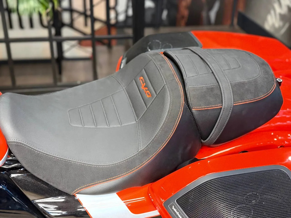 Harley-Davidson CVO Street Glide (Legendary Orange)