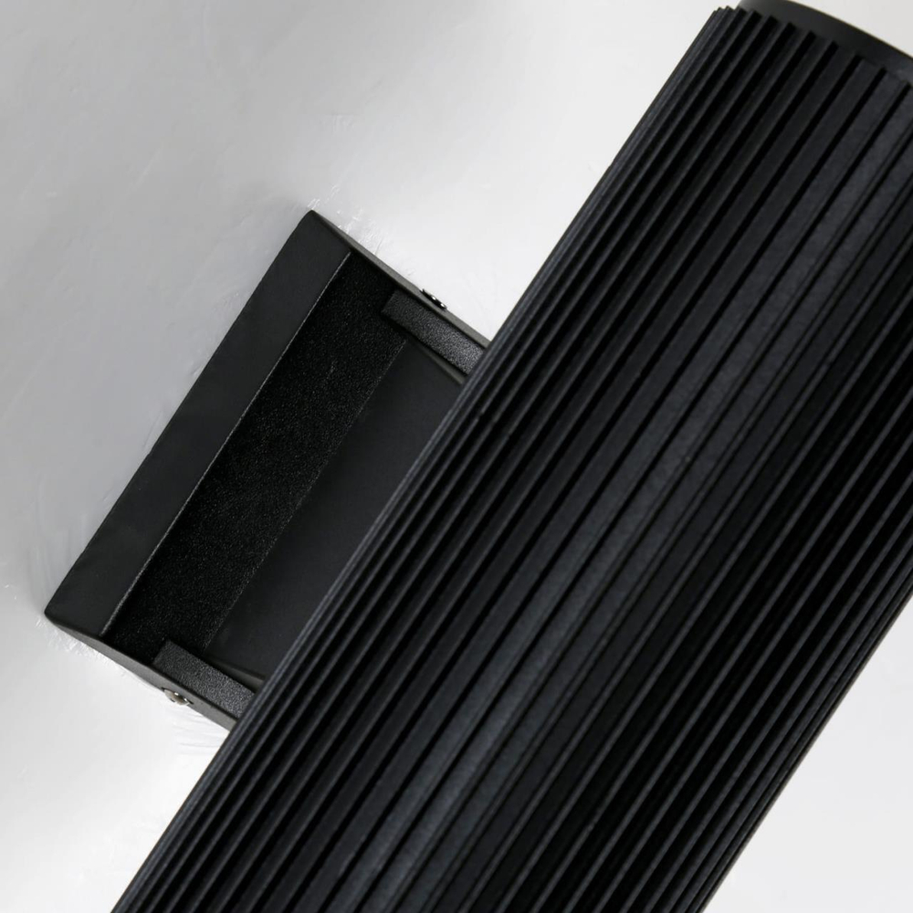 Уличный настенный светильник Favourite Pola 2858-2W