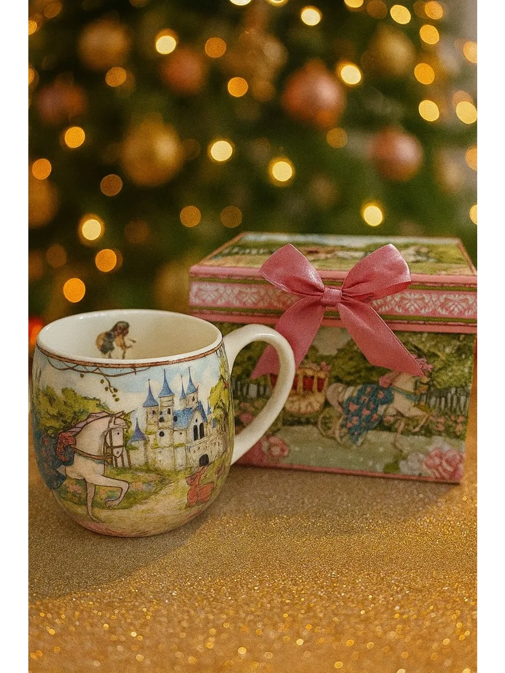 Новогодний кружка с изображением лошади