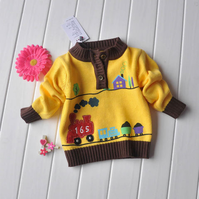 Свитер детский с яркими аппликациями