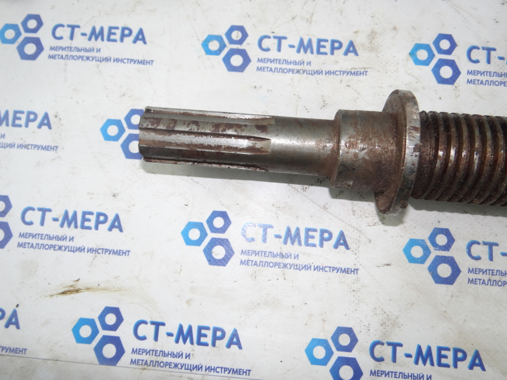 Винт подъема стола (ходовой винт) для фрезерного станка 660мм Tr 50х6