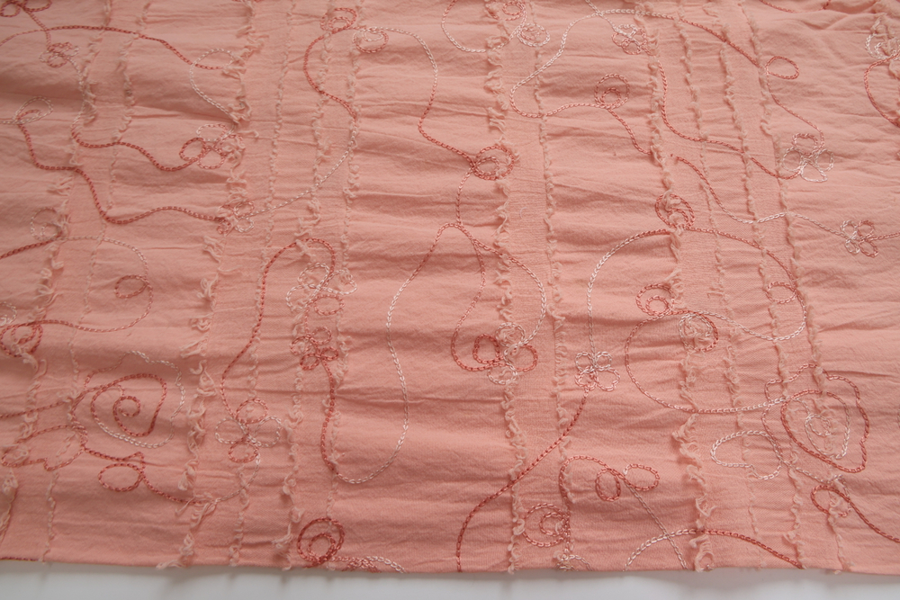 Батист вышивка персиковый