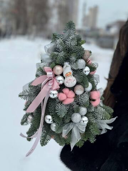 Елочка с среберяно-розовым декором