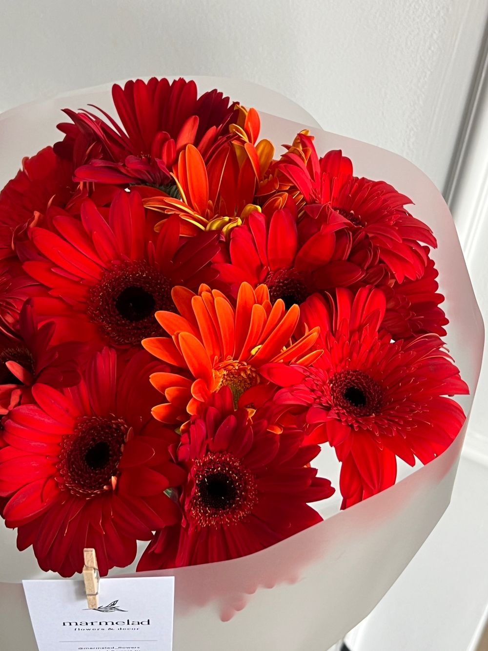 Букет из гербер в красном оттенке 15 шт