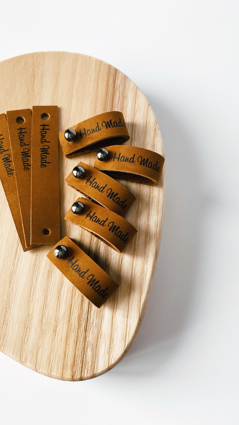 Кожаные бирки с кнопкой "Hand Made"
