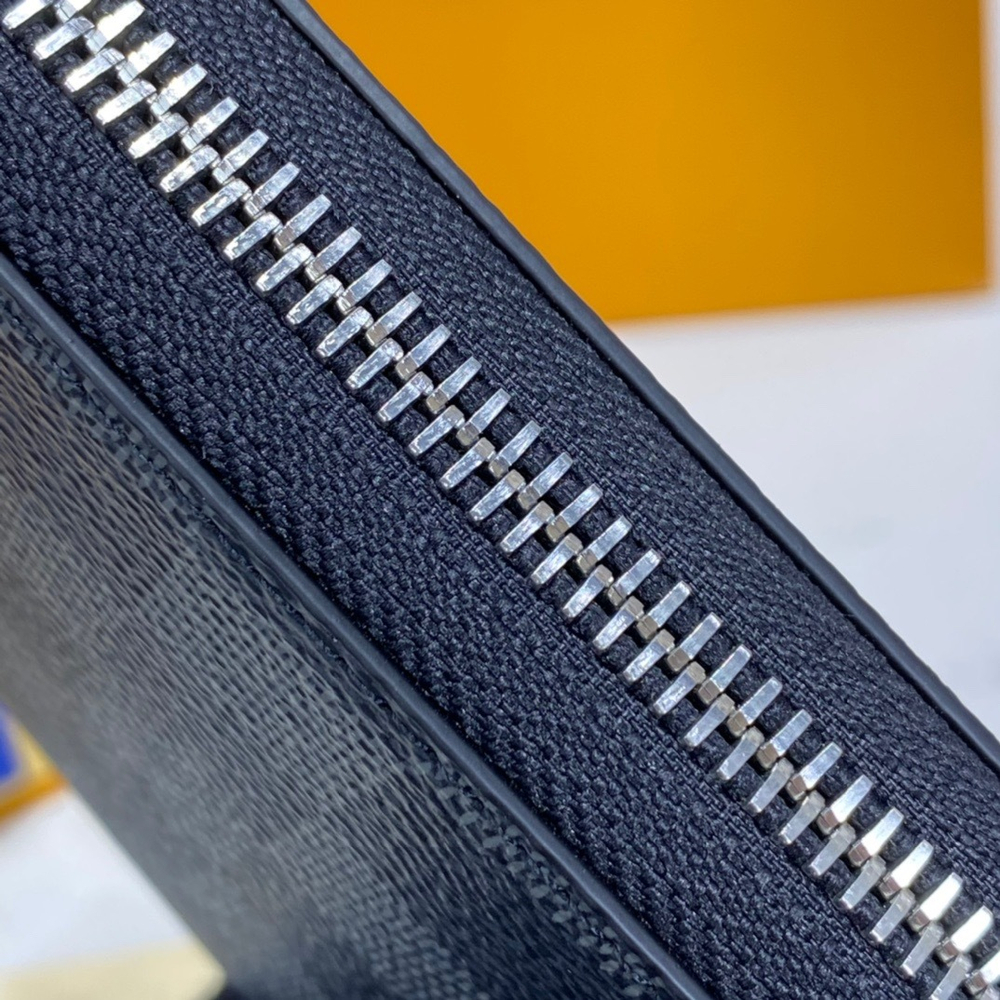 Louis Vuitton Zippy Wallet