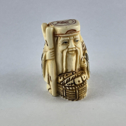 Статуэтка нэцкэ Рыбак корзиной рыбы и посохом