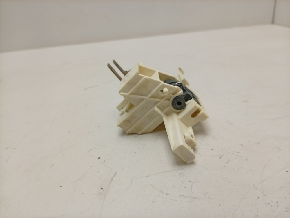 DIS5831 ктп4 Замок двери для посудомоечных машин Beko 1750900300 б/у