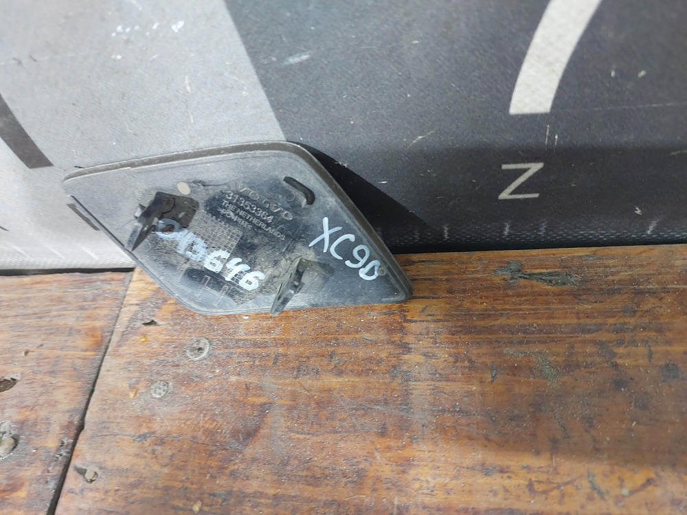 Крышка форсунки омывателя левая Volvo XC90 2 14-нв Б/У Оригинал 31353364