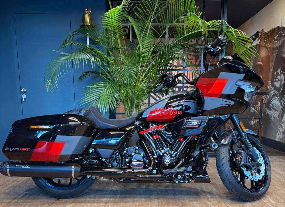 Harley-Davidson CVO Road Glide ST 121 (Hot Lap) 2025