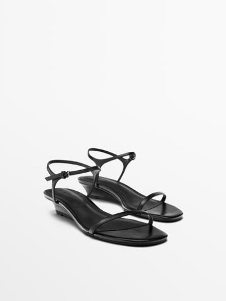 Massimo Dutti Кожаные сандалии на средней танкетке с ремешками, черный