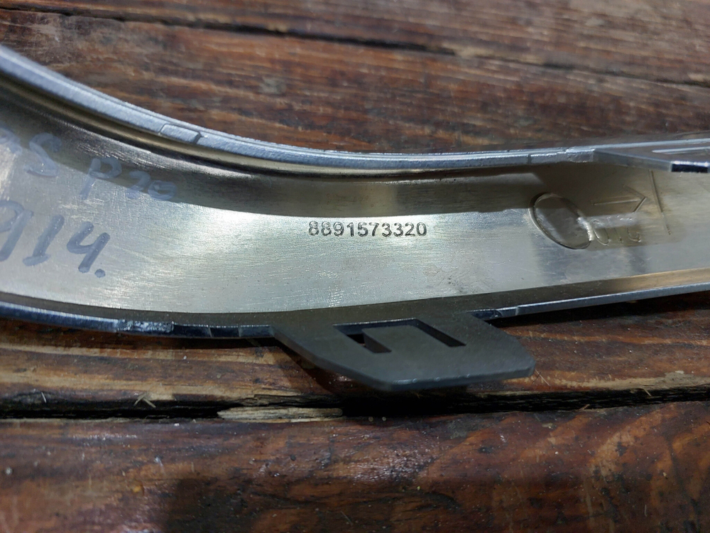 Молдинг переднего бампера правый Geely Atlas Pro 21-нв Б/У Оригинал 8891573320