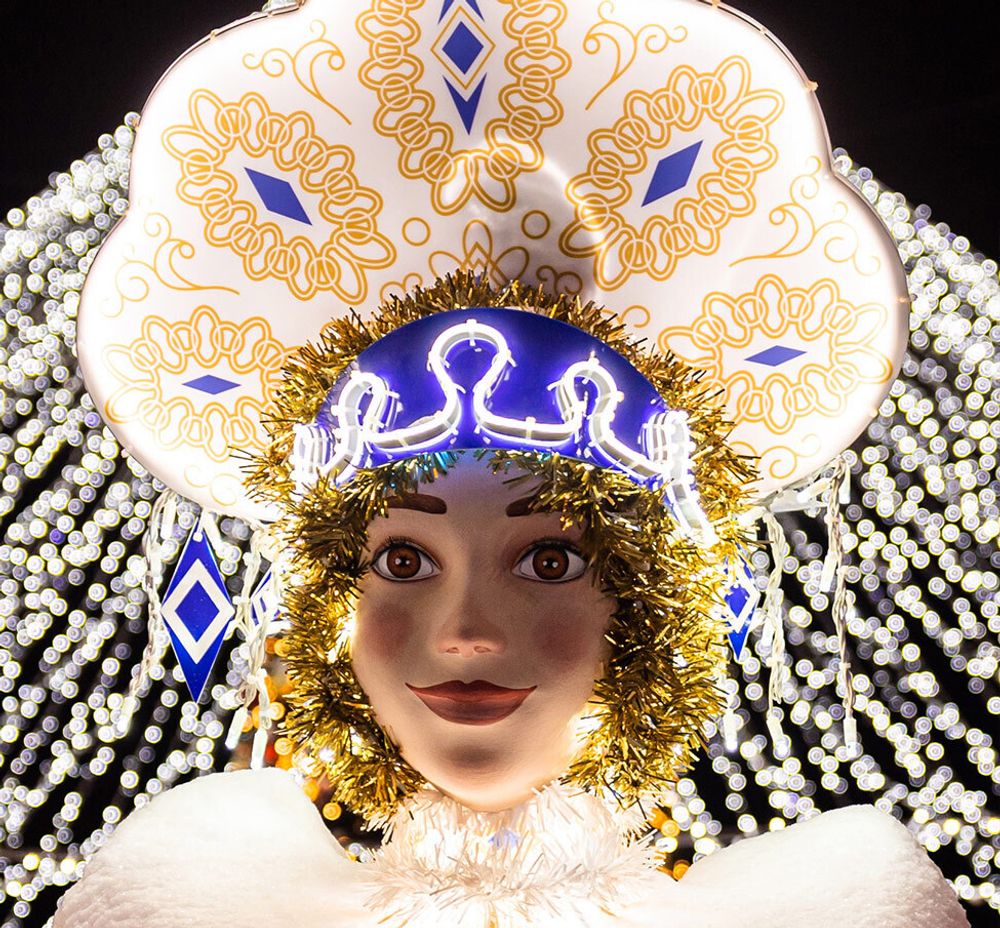 Большая фигура "Снегурочка - серия Королевская"