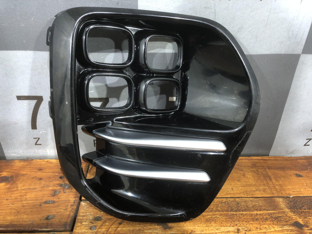 Накладка ПТФ правая Kia Sportage 4 (QL) 16-18 Б/У Оригинал 86528F1200