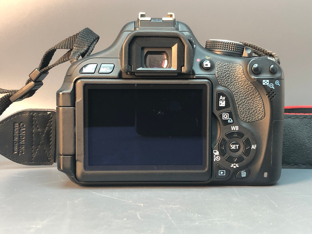 Canon 600D Kit 18-55mm, 6200 кадров пробега