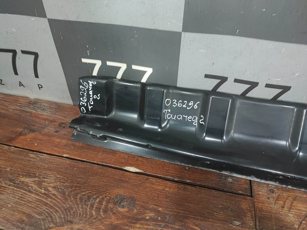 Панель задняя Volkswagen Touareg 2  Б/У Оригинал 7P6813233