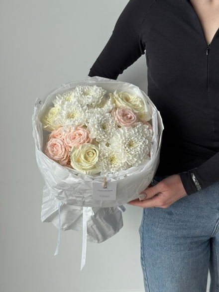 Букет сборный в кремовых оттенках размер S