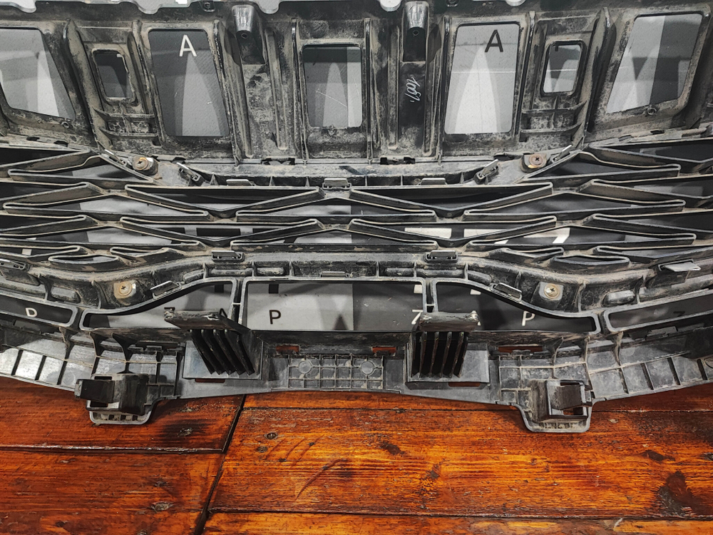 Решетка радиатора Kia Ceed 3 (CD) 21-нв Б/У Оригинал 86351J7DB0