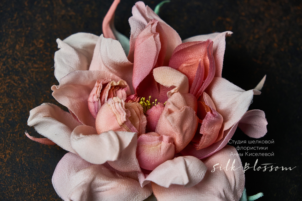 Брошь из шелка - Роза Бэль пудрово-розовая