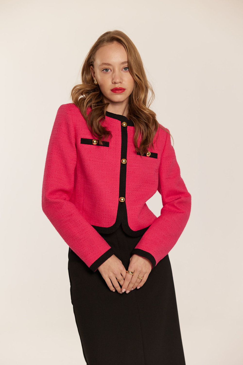 Пиджак твидовый розовый с черной отделкой