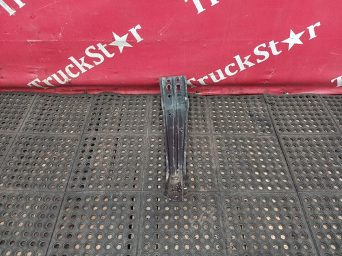 Кронштейн крыла переднего правого 2024г