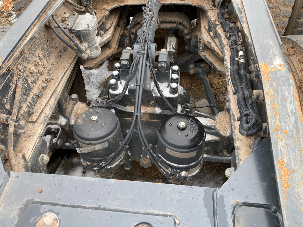 AMT N.V. 6329* 6x6 Седельный тягач с КМУ 632910 (Дизельный, 12,9 л, 476 л.с., МТ)