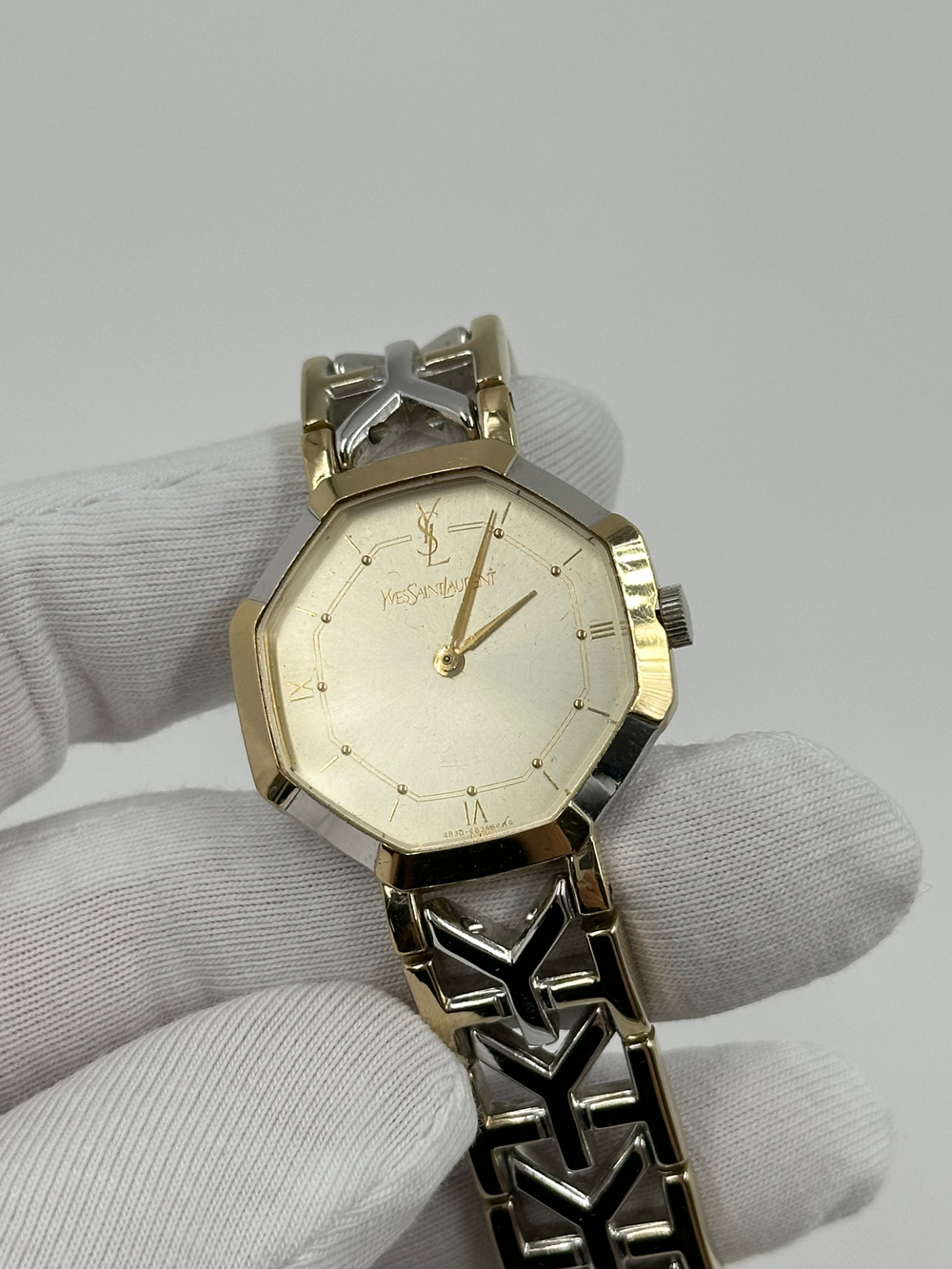 Часы Yves Saint Laurent