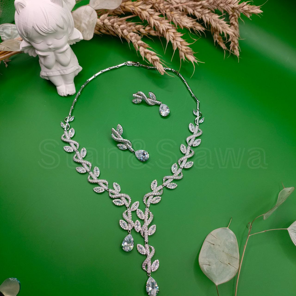 Ювелирный набор из двух предметов.