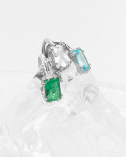 Серебряный кафф "Льдинка" с изумрудным фианитом